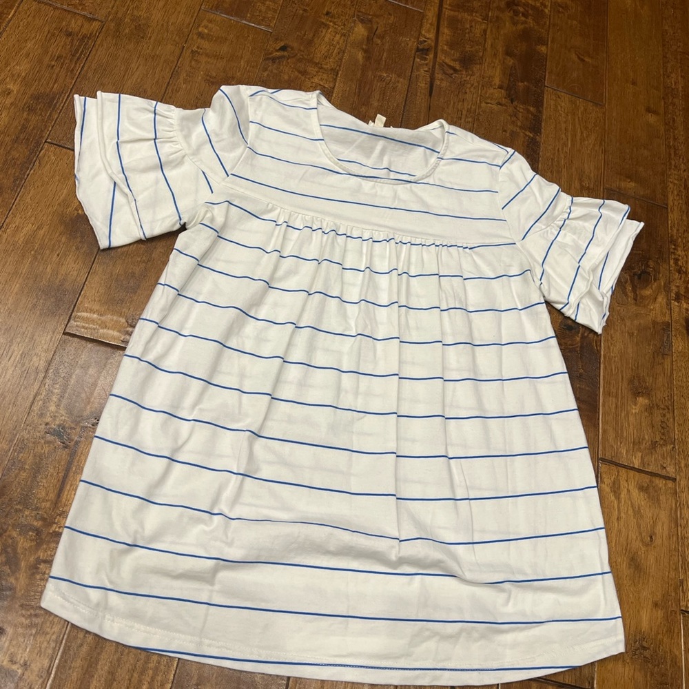 Worn once, cute top, and very comfy!